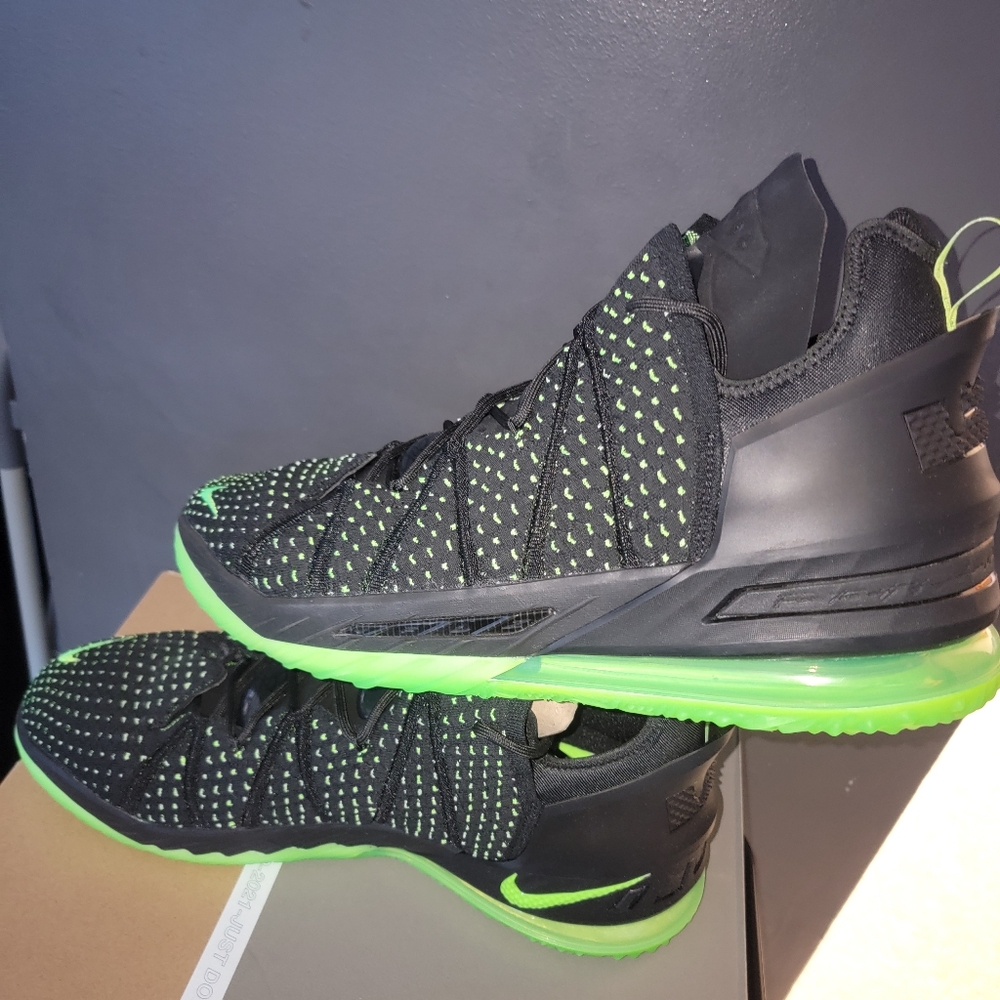 LEBRON XVIII